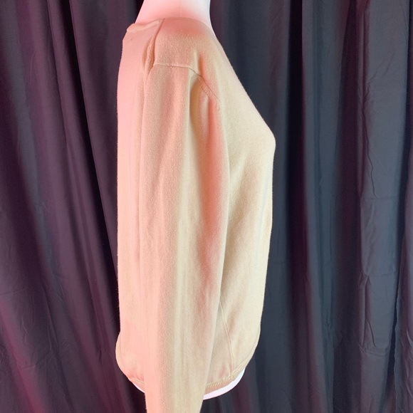 Old Navy tan v-neck sweater size L - Picture 4 of 6